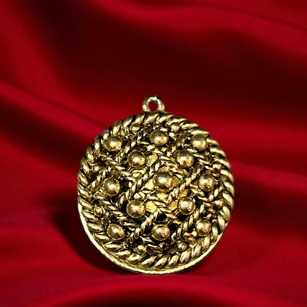 Intricate Gold and Green Brooch - Picture 2 of 4